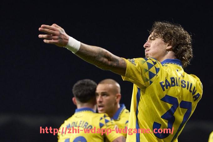 问鼎娱乐官网-世俱杯各届球队犯规次数详细分析及裁判判罚影响